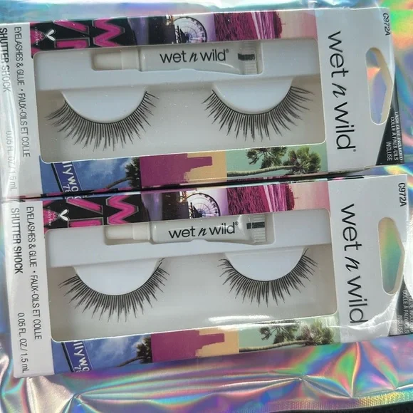 Wet n Wild Shutter Shock Kit 4 PAIRS  Eyelashes & Glue - Picture 4 of 8